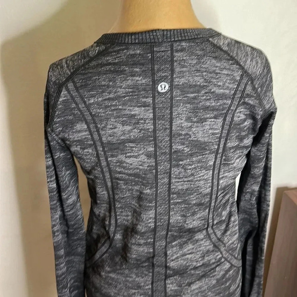 Lululemon sz 8 Swiftly Tech Long Sleeve Crew Neck Top Shirt Heather black Grey - Picture 4 of 8